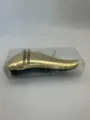 Spazzola per capelli districante dorata in confezione trasparente per uno styling quotidiano. - Taglia grande L 18,5 cm W 7,5 cm H 3,5 cm / Confezione in scatola di PVC oro galvanizzato