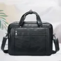 Sac d'affaires classique en cuir noir pour hommes avec poignées et bandoulière élégante. - Noir
