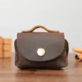 Echt lederen mini oortelefoon opbergtas bruin, retro stijl klein vierkant tasje voor dagelijks. - Donker Koffie