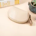Mini borsellino portamonete a mezzaluna in vera pelle, graziosa custodia con zip per chiavi. - Bianco
