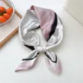 Elegantes 70cm Seidenquadrat-Halstuch mit schickem rosa-schwarzem abstrakten Print für Damen. - Schmetterling