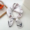 Elegantes Seiden-Quadrat-Tuch für Damen mit süßem Hundemotiv, idealer Halsschmuck für Sommer. - Kleiner Corgi