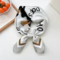Damen Seidenschal kleines Quadrat Halstuch mit süßem Hundeprint für Frühling und Sommer. - Rottweiler