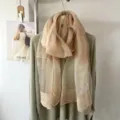 Elegante bufanda larga transparente de mezcla de seda y lana color champán, accesorio de otoño. - Albaricoque