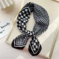 Classico foulard twilly con stampa pied-de-poule in bianco e nero, elegante accessorio. - 19 Quadri Uccello Pois Nero