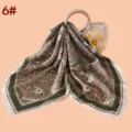 Élégant foulard carré pour femme 70 cm avec imprimé cachemire classique en mousseline. - Taille 6