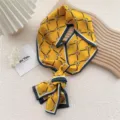 Foulard en soie étroit jaune chic avec imprimé mors de cheval classique pour femmes. - 11 Poney Ceinture Grille Jaune
