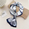 Foulard twilly en soie style marin chic pour femme, elegant ruban de cheveux bleu et blanc. - 14 Voile Cadre Bleu Marine