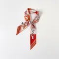 Elegante foulard twilly in finta seta con stampa di cavalli, ideale per collo o borsa donna. - PD102-Arancione