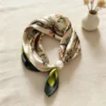 Foulard in raso retro con fibbia magnetica di perle, elegante sciarpa per donne. - Sogno di Farfalla Pastorale