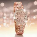 Detailansicht einer Damen-Quarzuhr in Roségold mit römischem Zifferblatt und Strasssteinen - Nur Uhr / Roségold