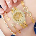 Detailansicht eines eleganten goldenen Strass-Uhr-Sets mit Unendlichkeits-Armbändern - Set 1 (Uhr und Armband Kombination) / Gold