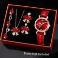 Detail des roten Herz-Schmucksets mit Quarzuhr, Halskette, Armband und Ohrringen - 5-Teiliges Ensemble 2 / Rot