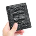 Cartera de hombre de cuero genuino negro con diseño de cocodrilo clásico, elegante y duradera. - Vertical / Negro