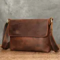 Borsa a tracolla da uomo in pelle marrone crazy horse, borsa minimalista in pelle. - Modello orizzontale taglia media