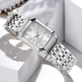 Detailansicht einer eleganten Damen-Quarzuhr mit quadratischem Gehäuse und Silberarmband - Nur Uhr Stil / Silber Weiß Zifferblatt
