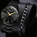 Nahaufnahme einer schwarzen Herren-Quarzuhr mit goldfarbenen Zeigern und passendem Armband - Zweiteiliges Set / Ganz Schwarz Uhrenarmband Set (XR5505)