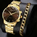 Nahaufnahme einer luxuriösen goldenen Quarzuhr für Herren mit passendem Armband. - Zweiteiliges Set / Gold Braun Uhrenarmband Set (XR5505)