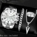 Detailansicht des silbernen Herrenuhren-Sets mit Armband, Ring und Pfeilspitzen-Anhänger. - Set / Ohne Box / Silber Weiß + Silber Pfeil Set