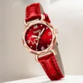 Detaillierte Makroansicht der Galety Damen-Quarzuhr mit rotem Lederband und Herz-Zifferblatt - Nur Uhr / Rot