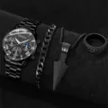 Nahaufnahme von schwarzem Schmuckset für Herren mit Quartzuhr, Kette, Armband und Ring - Uhr Halskette Armband Ring Set / Schwarze Stahluhr