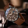 Nahaufnahme der braunen Herren-Quarzuhr mit Nylonarmband und römischen Ziffern - Nur Uhr / Braunes Segeltucharmband Braunes Zifferblatt