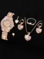 Exklusive Detailansicht des Damenuhren-Sets in Roségold mit herzförmigem Schmuckset - Voll Strass Römische Zifferblatt Roségold Set