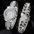 Silberfarbenes Damen-Uhrenset mit Diamanten und Herzarmband für eleganten Business-Stil - Römisches Zifferblatt Herz-Panzerarmband-Set / Zweiteiliges Set / Silber