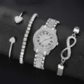 Elegantes silbernes Strass-Damenuhren-Set mit passenden Armbändern auf schwarzem Hintergrund - Römische Zifferblatt mit Armband Schmuckset / 4-teiliges Set / Silber