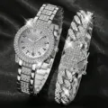 Elegantes Set aus silberner Stahluhr und Herzarmband mit vollem Strassbesatz - Zifferblatt mit Zahlen und Herz-Panzerkette / Silber