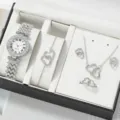 Elegantes Set mit silberner Strass-Quarzuhr und herzförmigem Schmuck in Geschenkbox - Silbernes Herzset Ohne Box