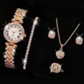Elegant women's rose gold watch and jewelry set with brilliant rhinestone crystals - Watch + Rhinestone Bracelet + Artificial Pearl Accessories Set / Rose Gold