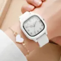 Elegante weiße quadratische Silikon-Quarz-Uhr für Damen mit arabischen Ziffern - Uhr und Herz Armband Set (Set 2) / Weiß