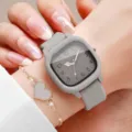 Graue quadratische Quarzuhr mit Silikonarmband und minimalistischem Zifferblatt - Uhr und Herz Armband Set (Set 4) / Grau