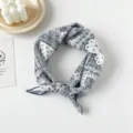Sciarpa bandana in cotone con stampa paisley per donne, accessorio quadrato vintage bianco e blu. - Plaid Paisley Bianco