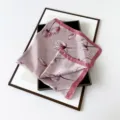 Rosa Tulpen Druck Satin Seide Quadrat Schal für Damen, elegante leichte Halstuch. - L7352-Kleine Rosa Blume