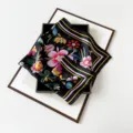 Elegantes schwarzes Seidentuch mit Blumenmuster für Damen, hochwertiger bedruckter Schal. - L7345-Schwarz
