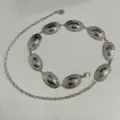 Silberne Metall-Taillenkette mit strukturierten ovalen Platten, stilvolles Damen-Accessoire. - Ovale Scheiben Taillenkette / Silber