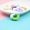 Grüner herzförmiger Harz-Donut-Anhänger für DIY-Handyhüllen und Miniatur-Bastelarbeiten - 26*20*10mm / Grün