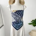 Top court foulard carré imprimé bleu à fines bretelles, élégant gilet de vacances d'été pour femmes. - Patchwork d'Éléments Bleu
