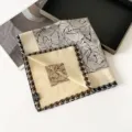 Seide Wolle Damenschal quadratisch mit zweiseitigem Blattdruck und elegantem Hahnentritt Rand. - SM6501-Blatt Beige