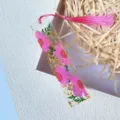 Macro detail of clear resin bookmark featuring real pink flowers and gold flakes. - Pink Daisy Style (2) / Pink (2)