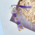 Detail of handmade resin bookmark with purple dried flowers and gold foil - Purple Daisy Style (4) / Purple(4)