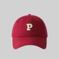 Rote Baseballkappe mit weißem gestickten Buchstaben P, koreanischer Stil weiche Sonnenkappe für Alltag. - Standardgröße (55-59 cm) Verstellbar / Burgunderrot