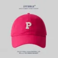 Pinke Baseballkappe im koreanischen Stil mit weißer P-Buchstabenstickerei, Freizeithut. - Fuchsia