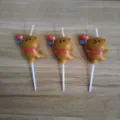 Set di tre graziose candele di compleanno a forma di orsetto per torte di bambini - Orsetto con Palloncini / Set di 3 / Marrone