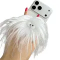 Vue détaillée d'un support de téléphone escamotable monstre en peluche blanche et douce - Magnétique / Blanc