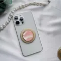 Elegante supporto magnetico per cellulare in madreperla rosa con cornice dorata su iPhone - Supporto Rotondo / Conchiglia di Capasanta Rosa Base Oro Magnetica - Rotonda
