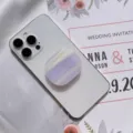 Supporto per telefono in marmo premium su smartphone bianco con sfondo floreale - Supporto a gonfiabile / Marmo Viola Bianco