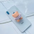 Support de téléphone pliable en peluche ours pêche mignon sur un smartphone blanc - Support Extensible / M Ours Violet